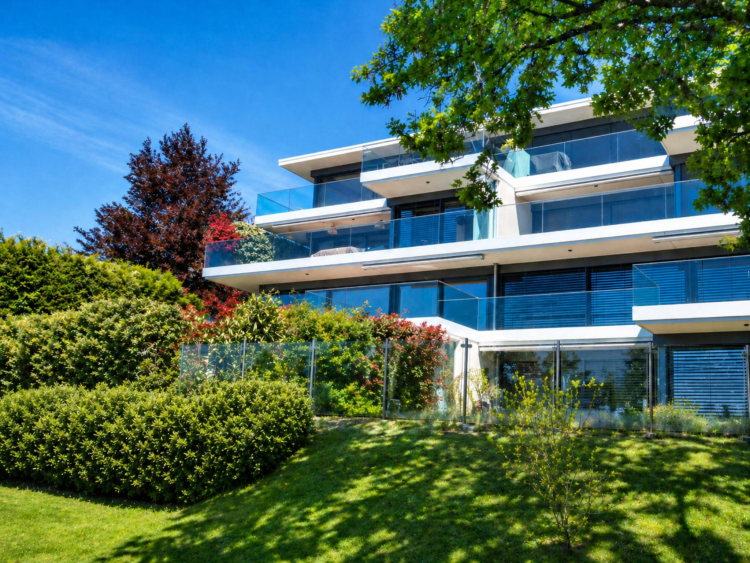 Modernes 6,5-Zimmer-Apartment mit privatem Garten