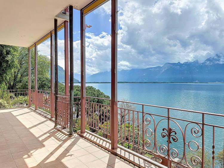Wunderschöne 5,5 Zimmerwohnung, direkt am Wasser! Repräsentative Residenz!